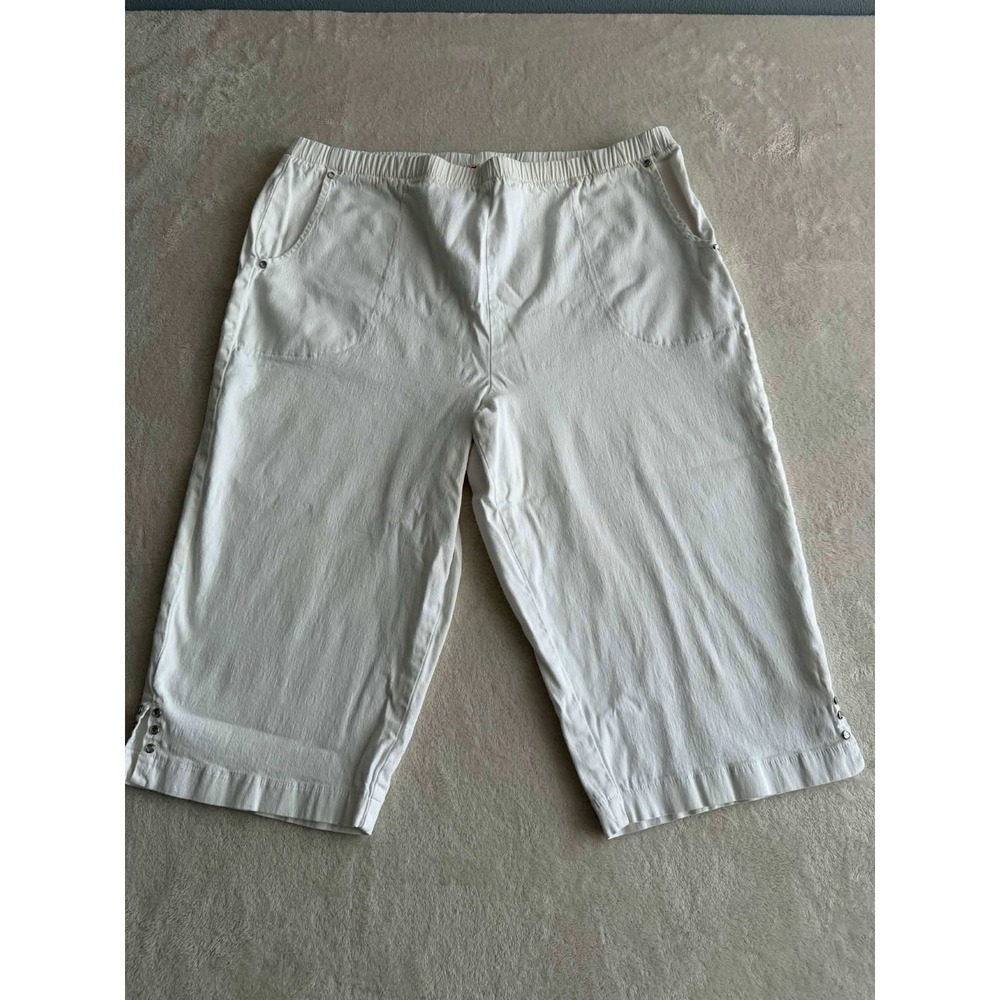 Quacker Factory Women's Large White Rhinestone Accent Pull On‎ Capri Pants A1919